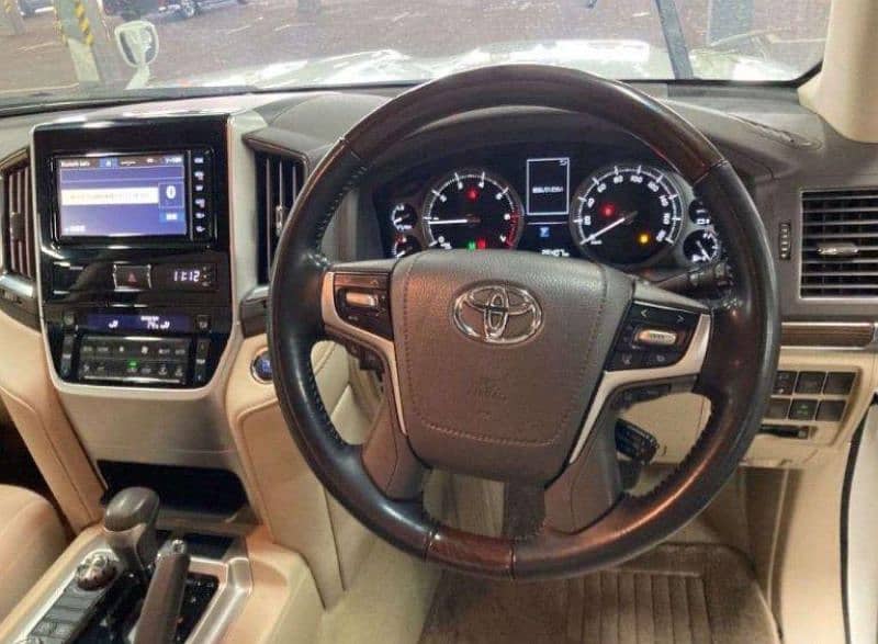 Toyota Land Cruiser 2019 sunroof 12