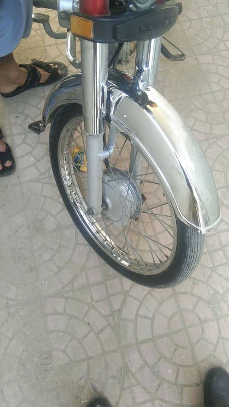 iam selling my Honda bike 03133302016 4