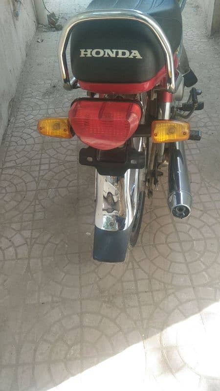 iam selling my Honda bike 03133302016 5