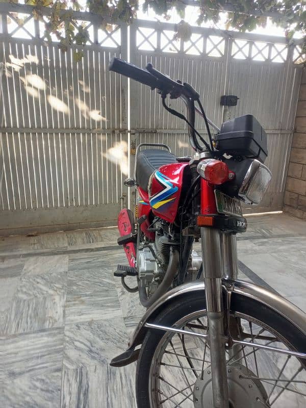 Honda 125 model 2018 lahore registered. 1