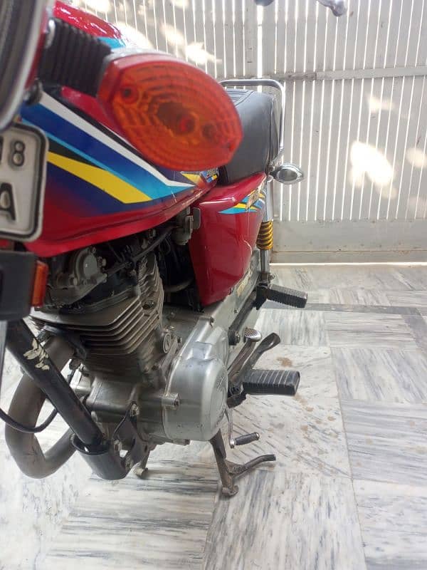 Honda 125 model 2018 lahore registered. 4