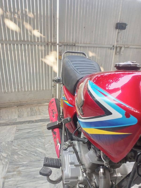 Honda 125 model 2018 lahore registered. 5