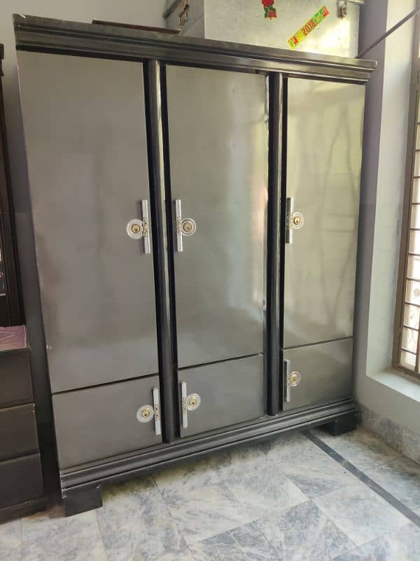 Wardrobe 3 door metal almari 0