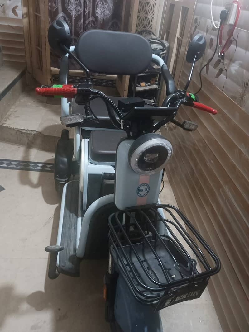 X5-G Electric Scooty Model 2024 1