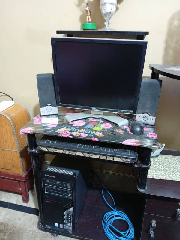 computer complete setup with trolly 1