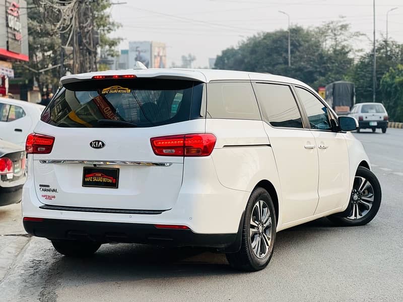 KIA Grand Carnival 2018 3