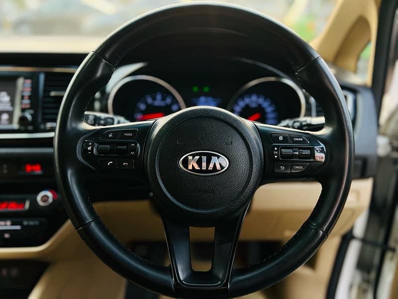 KIA Grand Carnival 2018 8