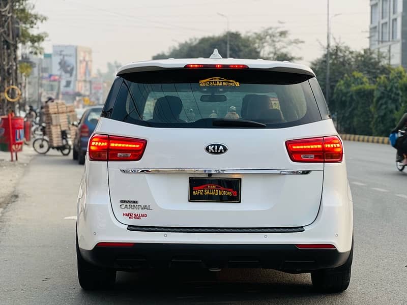 KIA Grand Carnival 2018 14