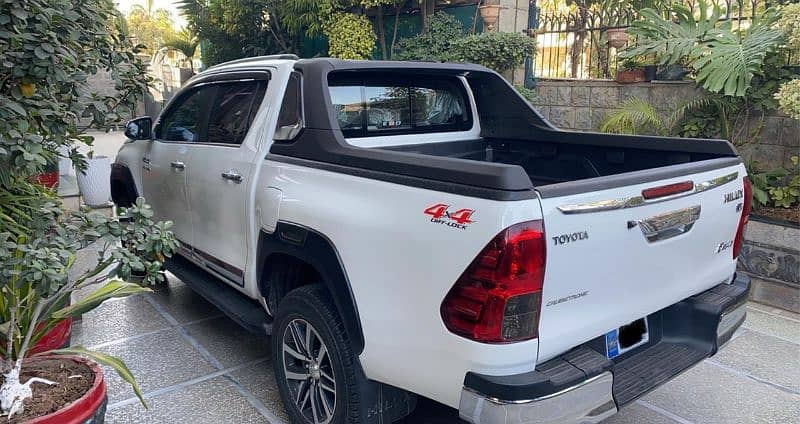 Toyota Hilux 2020 4