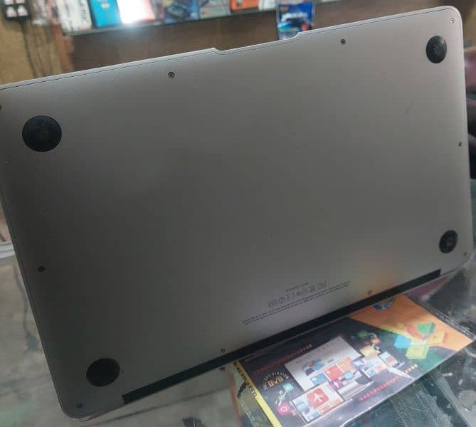 Apple Macbook Air 2011 memory 2 64  all ok window 10 b instal hoti hai 2