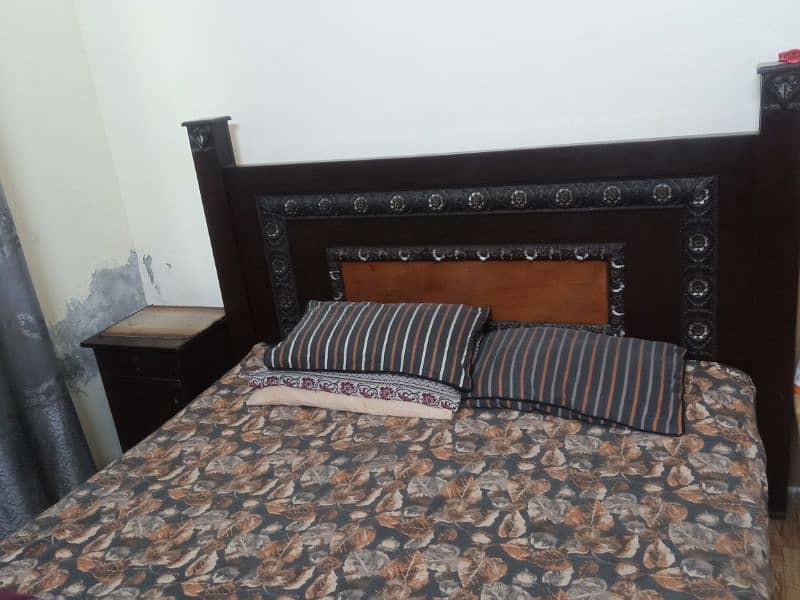 one side table double bed 1