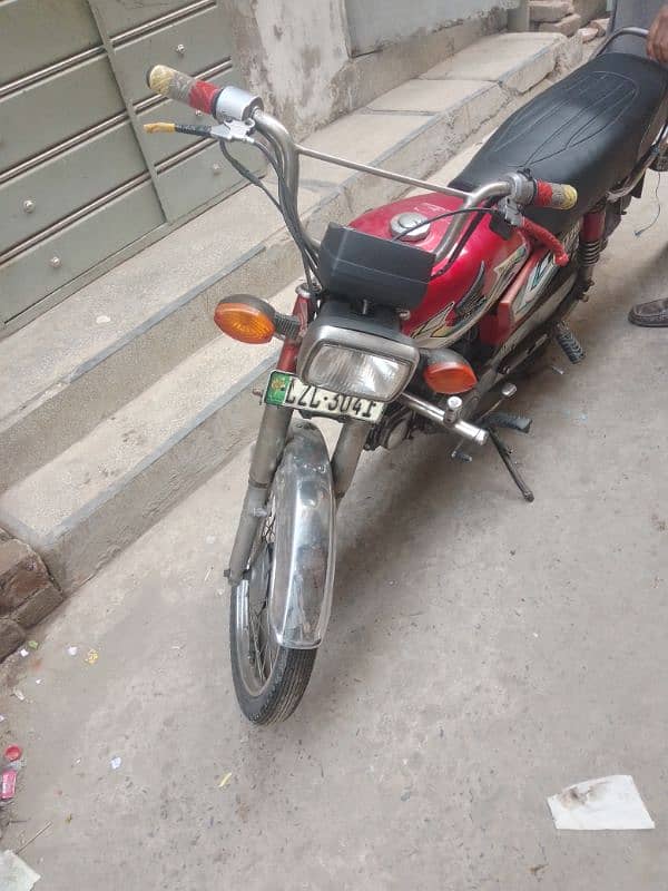 Honda CD 70 is for sale 4