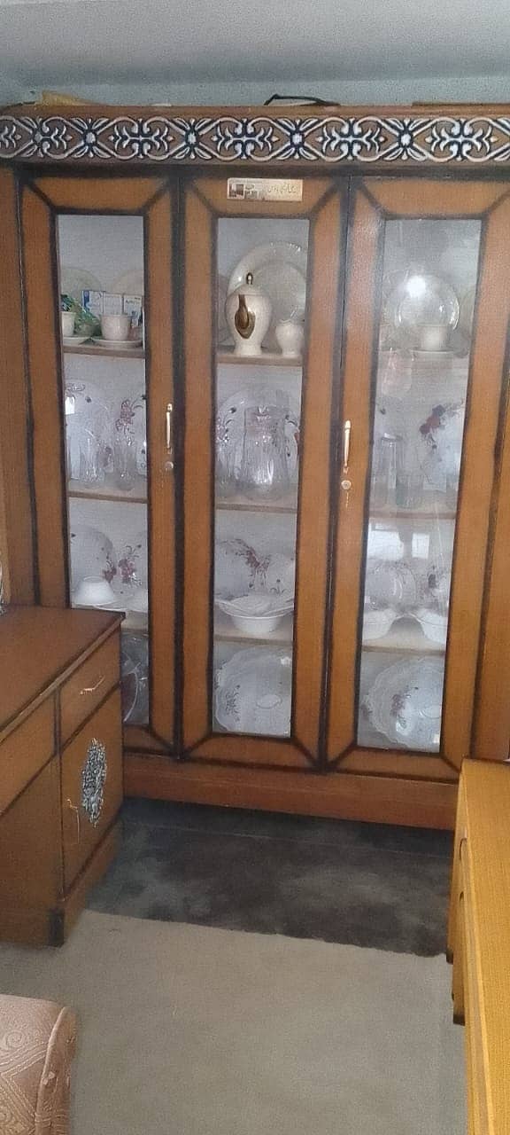 Showcase and Dressing Table for sale 1