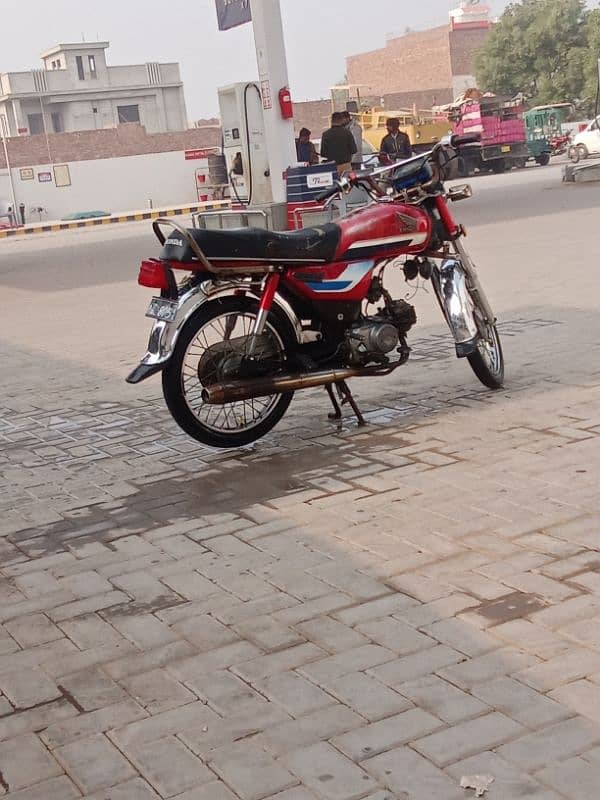 Honda cd70 kio be Kam nhi hony wala 1