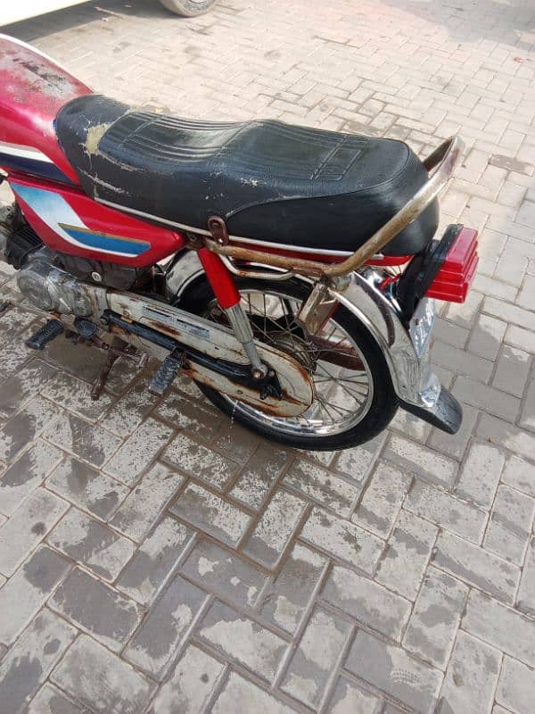 Honda cd70 kio be Kam nhi hony wala 3