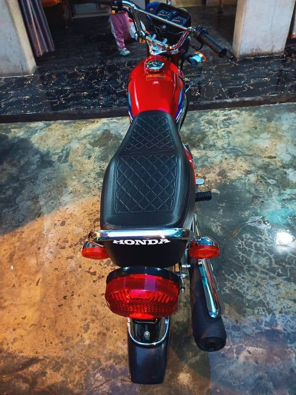 Honda 125 new 1400km 1