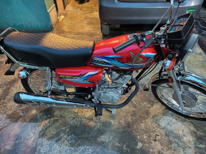 Honda 125 new 1400km 2