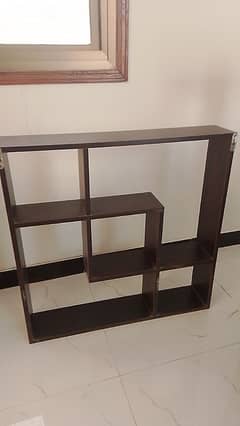 selling this hanging shelf in new condition