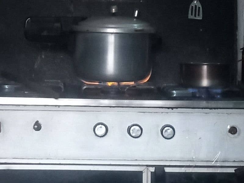 oven stove par oven kharab ha 0