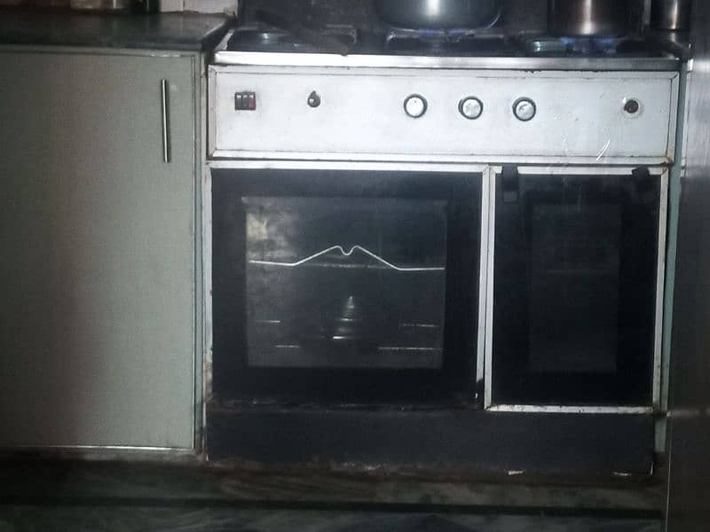 oven stove par oven kharab ha 1