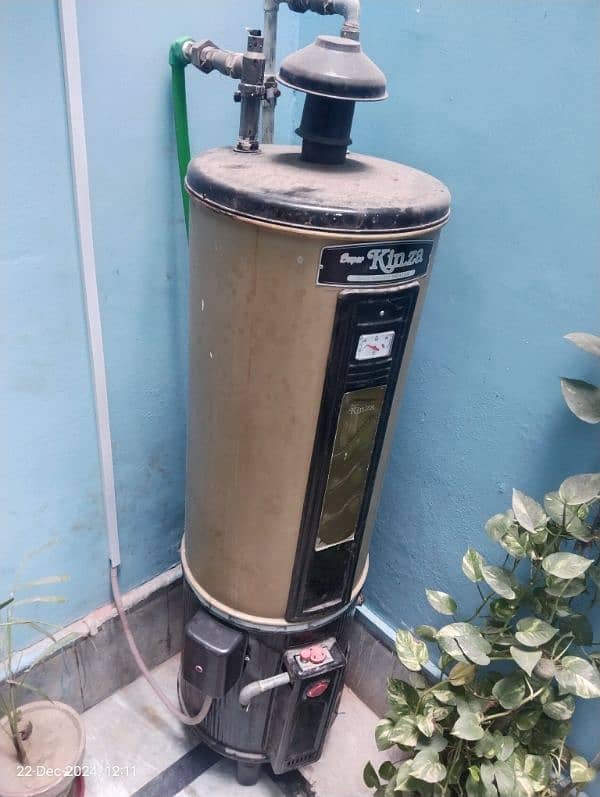 Geyser 35 Gallon Gas and Electric 2