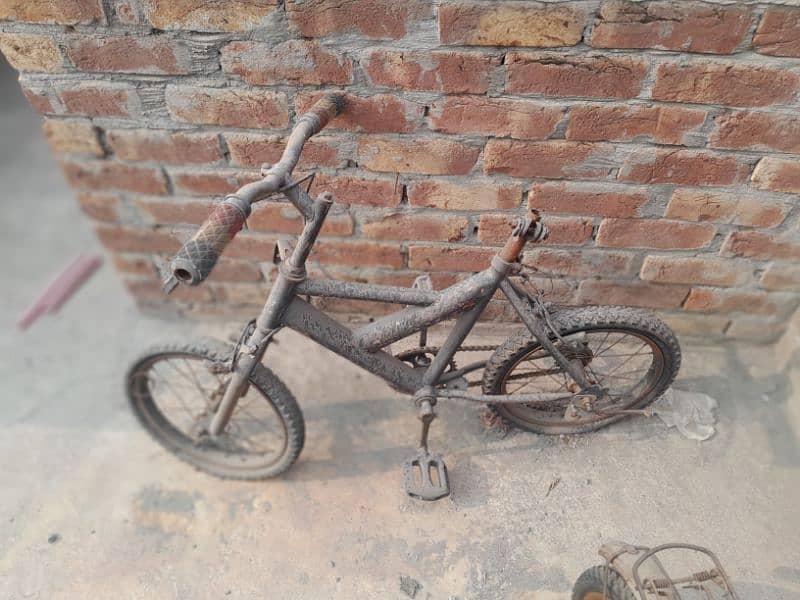 cycle for sale in rough condition 2