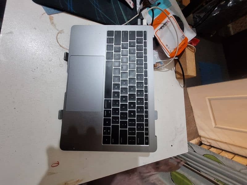 macbook pro 2017 working condition without display 0