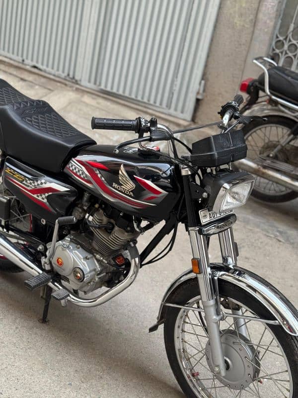 Honda 125 Black clour 1