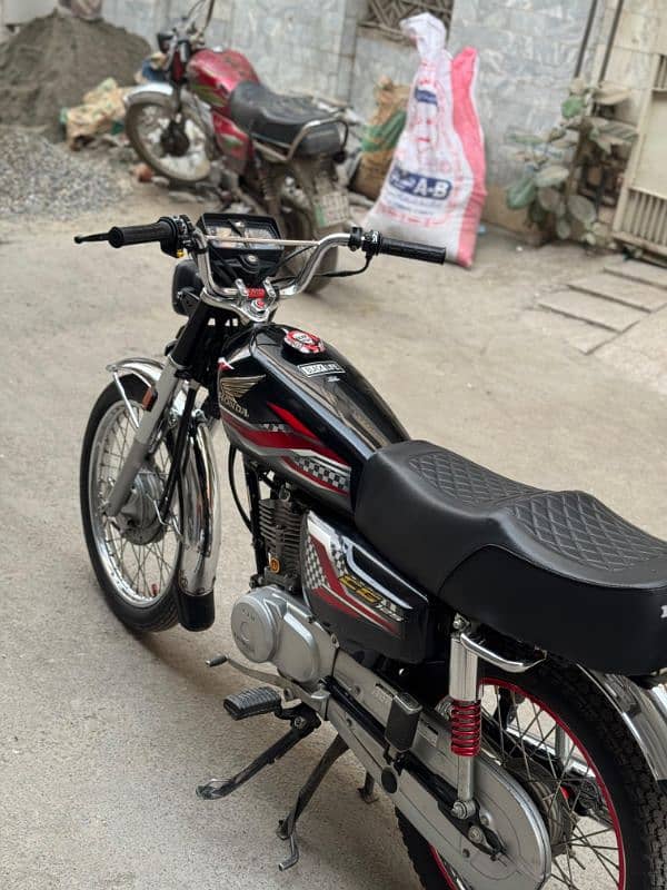 Honda 125 Black clour 2