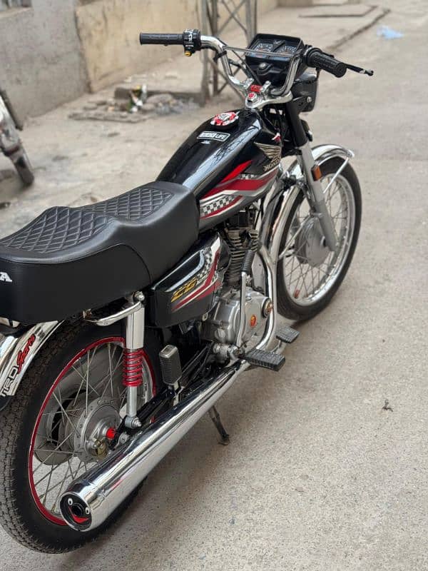 Honda 125 Black clour 4