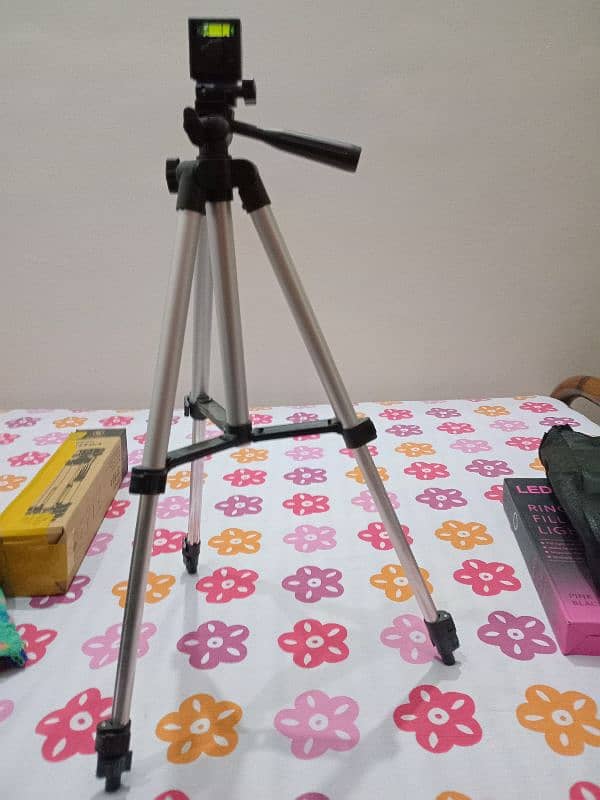 Tripod with LED Ring Fill Light 1