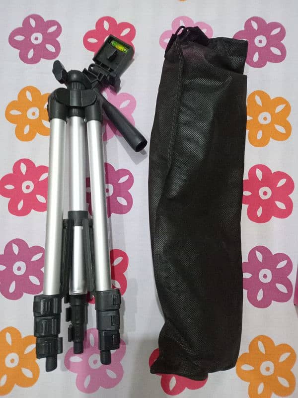 Tripod with LED Ring Fill Light 3