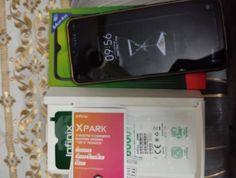 Infinix Hot 10 play 4/64 ,6000 mah battery with box 1