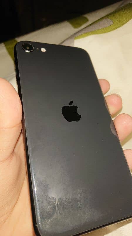 IPHONE SE 2020 64gb for urgent sale. 5