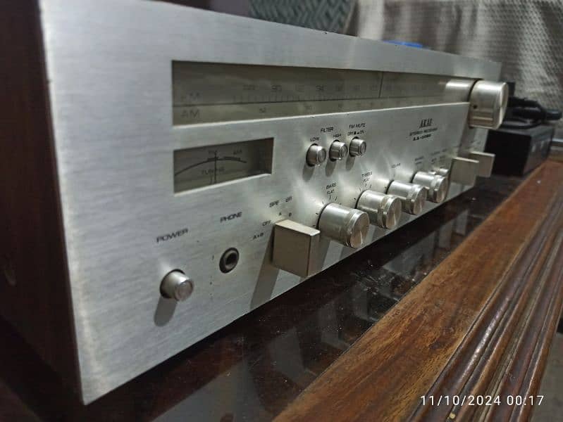 Vintage AKAI Stereo Amplifier 0