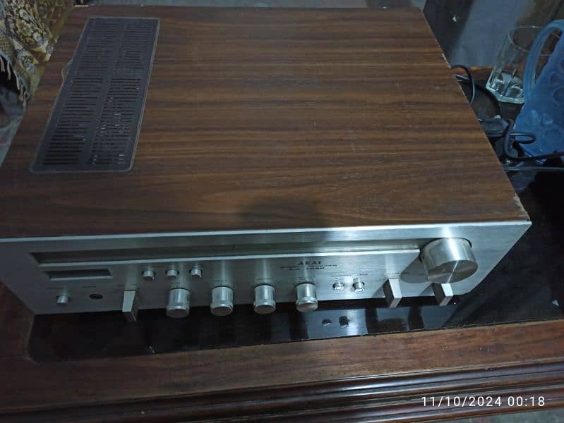 Vintage AKAI Stereo Amplifier 2