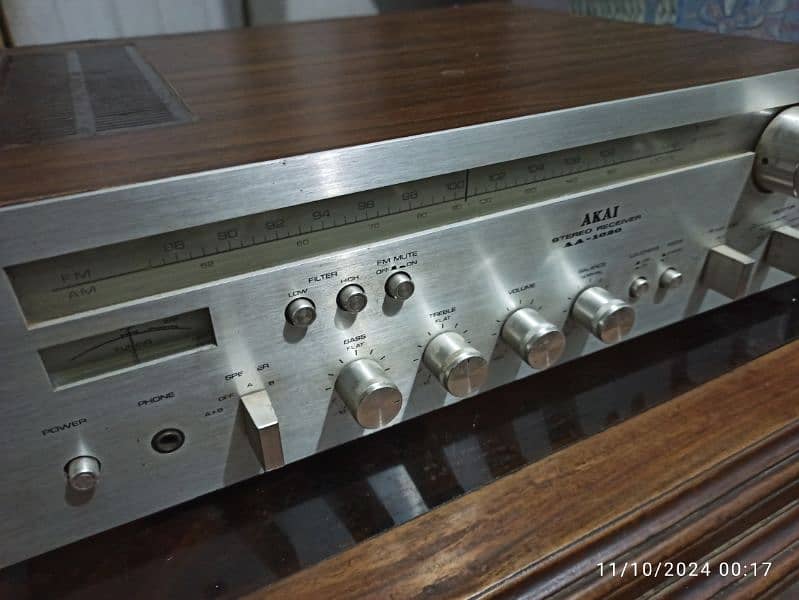 Vintage AKAI Stereo Amplifier 3