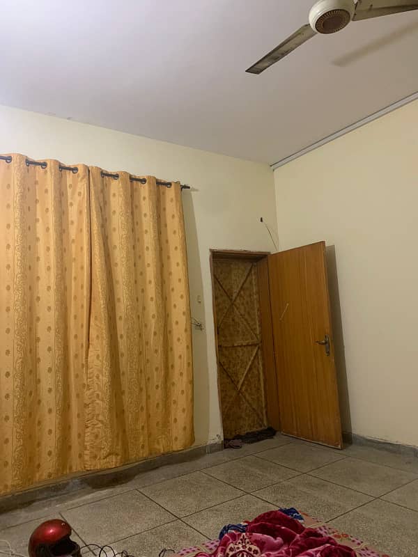 ROOM AVAILABLE FOR RENT IN FASIAL TOWN NEAR MOON MARKET . 1