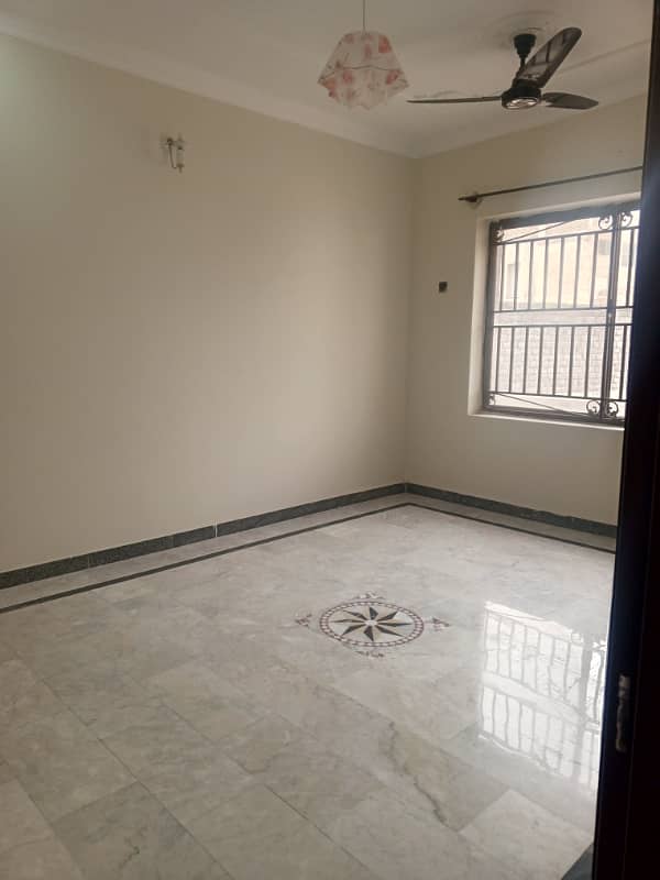 10.5 mrla uper porsn for rent in model town phs 1 8