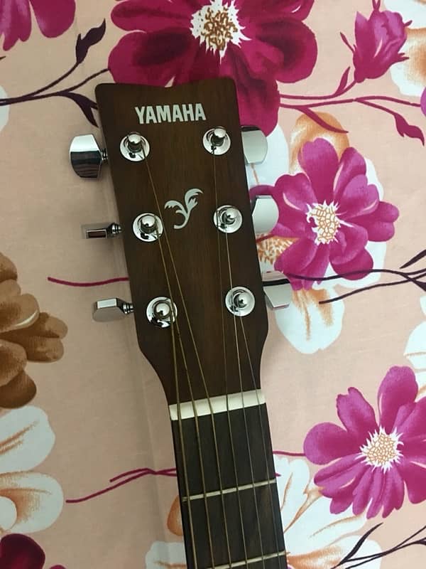 Yamaha F310 Acoustic Guitar 10