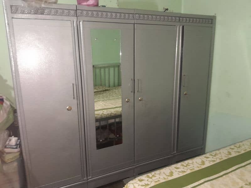 bed and wardrobe for sell 4