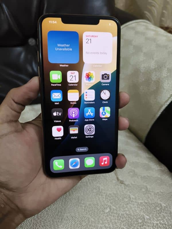 URGENT SALE MY IPHONE 11 PRO MAX 256GB (10/9.5) CONDITION PTA APPROVE 1