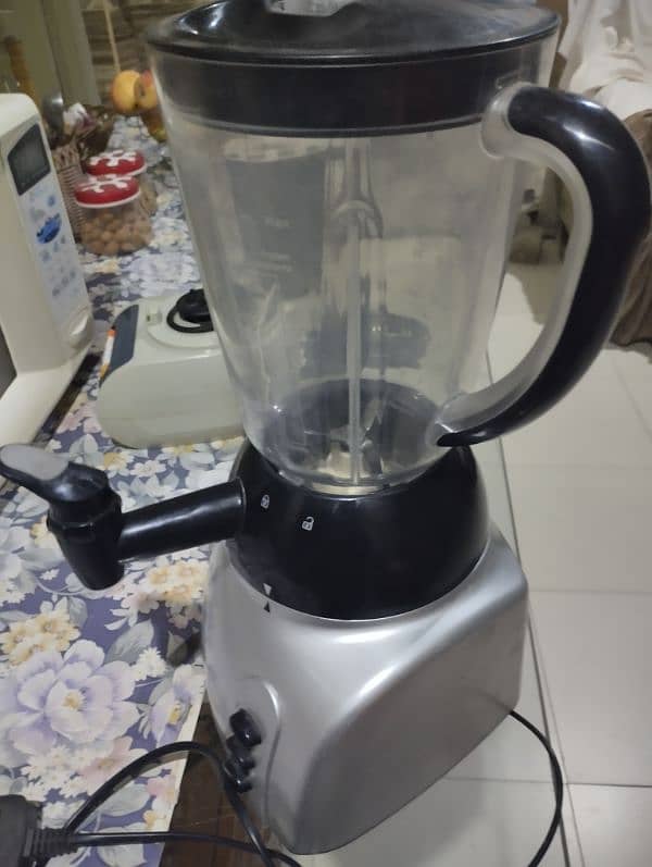 Russel hobs brand juicer 2