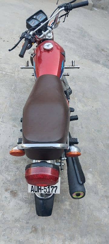 Honda 125 Red Color For sale like new condition 2