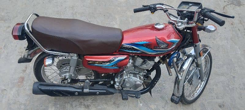 Honda 125 Red Color For sale like new condition 3