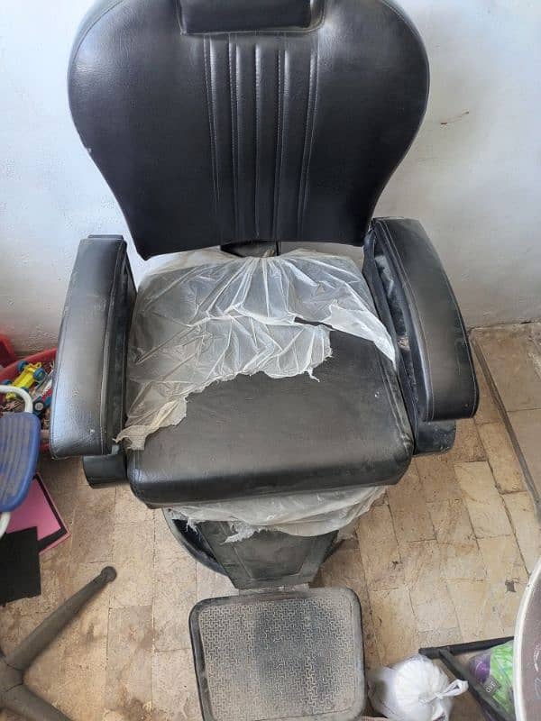 Hair cutting saloon chair 1