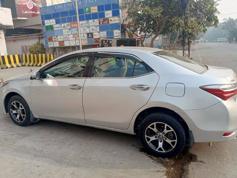 Toyota Corolla GLI 2017, Lahore registered, Family used car 3