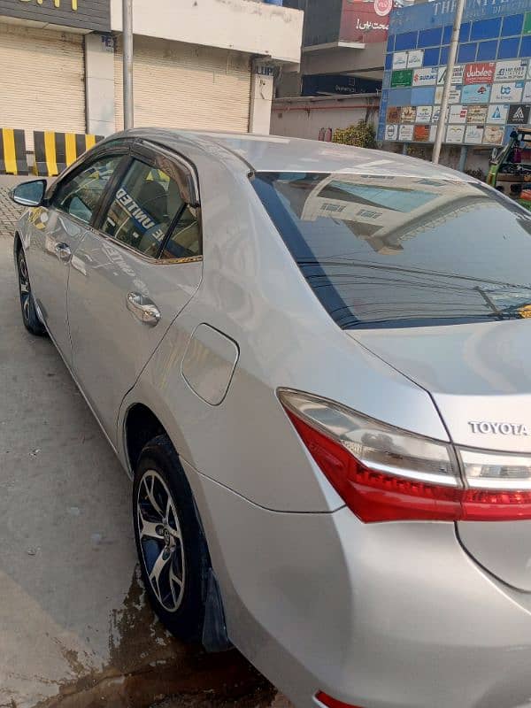 Toyota Corolla GLI 2017, Lahore registered, Family used car 5