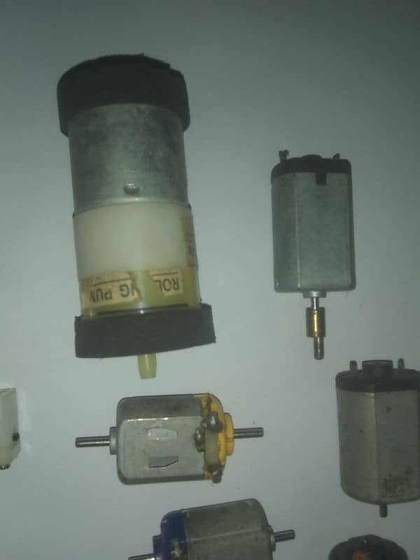 all mix motors and air pumps for sale only 800 pkr 0