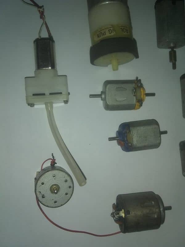 all mix motors and air pumps for sale only 800 pkr 1